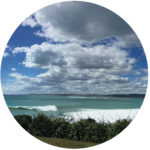 Preis | Coaching | Kiesiel: Foto vom „Raglan Beach“ an der Westküste von Nord-Neuseeland als Symbol für das Coaching und die Sitzungsreise