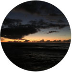 Datenschutzerklärung | Kiesiel: Foto eines Sonnenuntergangs am „Three Tables Beach“ von Waimea an der North-Shore von Oahu/ Hawaii als Symbol für die Sitzungsreise