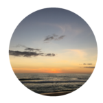 Biografie | Kiesiel: Foto eines Sonnenunterganges am Strand bei Sagres | Portugal als Symbol für die Sitzungsreise